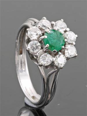 18kt Diamond and emerald ring approx. 0.75ct