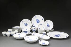 Royal Copenhagen. Service af porcelæn, Blå Blomst 55