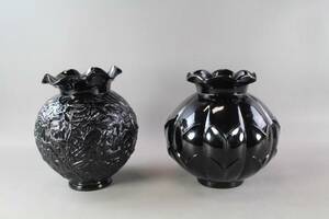 Vaser i svart glas 2 st