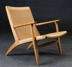 Hans J. Wegner. En stol model CH25 af egetræ 