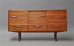 Dansk møbelproducent. Skænk i teak 