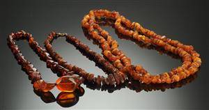 Tre halskæder, rav 3