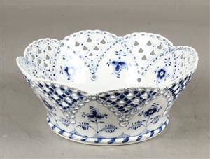 Kgl. Porcelæn, musselmalet helblonde frugtskål, nr. 1061