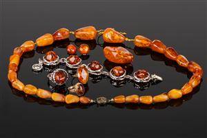 Diverse ravsmykker. 7