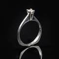 Solitaire ring i 14 kt. hvidguld med brillant