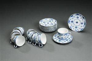 Kgl. Porcelæn Musselmalet helblonde kaffekopper 18