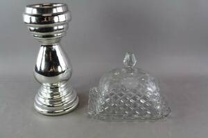 Ljusstake i glas och ostkupa 