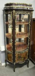 Vitrinskåp, Louis XV-stil