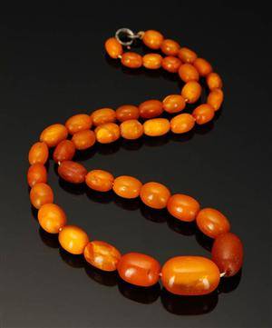 Halskæde af ravperler 