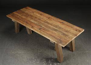 LangbordSpisebord i fransk antik landstil. Af genanvendt gammelt træ