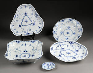 Royal Copenhagen. Musselmalet hel- og halvblonde serveringsdele 5 Denne vare er sat til omsalg under nyt varenummer 4578940