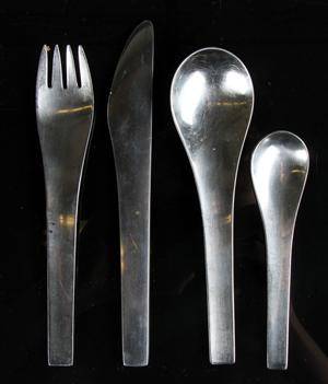 Georg Jensen, Blå Haj bestik af rustfrit stål 32