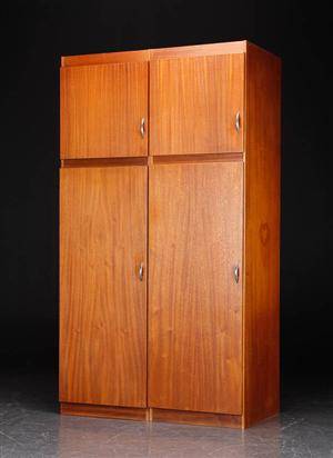 Et par klædeskabe teak, 1960erne 2