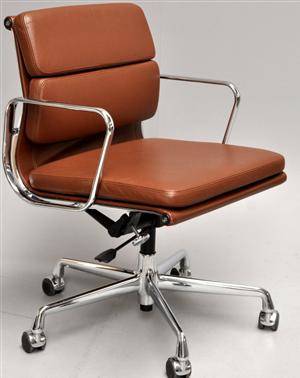 Charles Eames. Soft Pad kontorstol, Model EA-217 