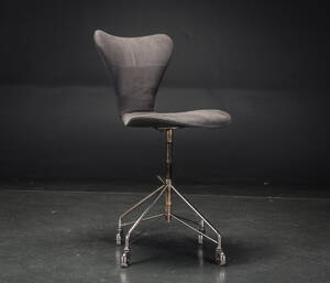 Arne Jacobsen. Kontorstol model AJ 3107