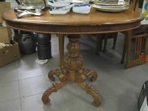 Salongsbord, på pelarfot