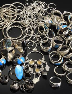 Parti sølvsmykker 104