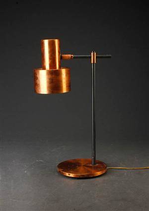 Jo Hammerborg for Fog og Mørup. Bordlampe af kobber og sortlakeret metal.  