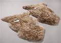 To lammeskind. 100  Genuine Sheepskin. Farve Sand 2