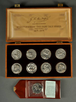 Sæt H. C. Andersen sølvmedaljer Eventyrserien og PT jubilæumsmedalje i sølv