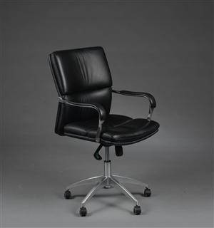 Kontorstol, forkromet metal, Læder. 