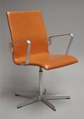 Arne Jacobsen. Oxford kontorstol, model 3271 med cognacfarvet Elegance læder