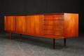 Skænk af teak, 1950erne, dansk møbeldesign