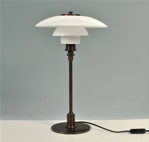 Poul Henningsen. TrePH bordlampe, Jubilæumsmodel 