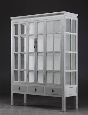 Vitrinskåp, grå antikbemålning.