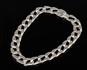 Halssmykke i sterlingsølv.