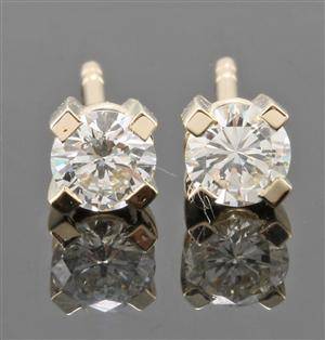 Earrings in 14k set with brilliant cut diamonds 0.62 ct