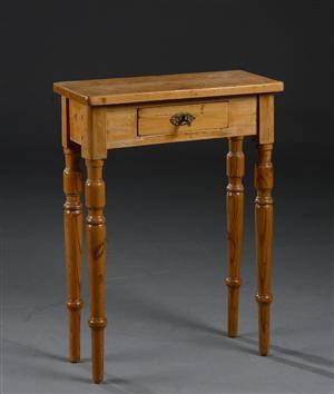 Lille konsolbord af fyrretræ 