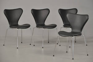 Arne Jacobsen 1902-1971 Sæt på fire syverstole model 3107 i sort læder 4
