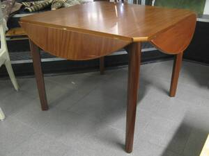 Klaffbord, Mahogny