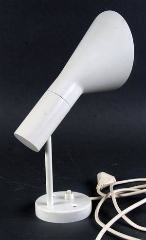 Arne Jacobsen for Louis Poulsen. AJ lampet, hvid