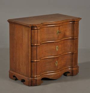 Kommode i barokform, egetræ, 1900-tallet