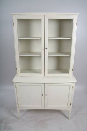 Skåp med vitrinöverdel