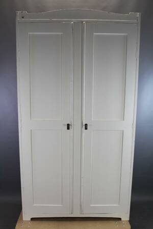 Skåp i furu allmoge 