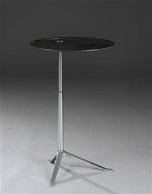 Kasper Salto for Fritz Hansen. Højdejusterbart sidebord, model Little Friend.