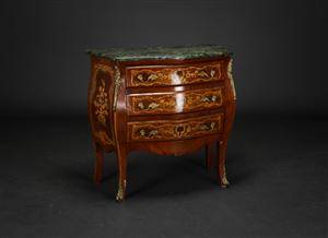 Kommode af rosentræ med topplade af broget marmor