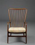 Dansk snedkermester. Læestol af bejdset bøgetræ, 1940erne