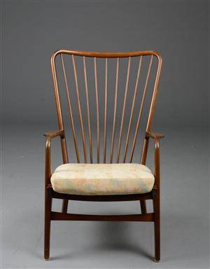 Dansk snedkermester. Læestol af bejdset bøgetræ, 1940erne