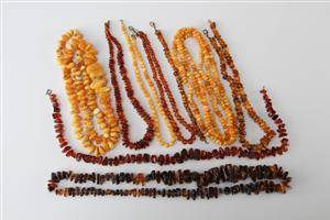 Samling ravkæder og armbånd 319 gr. 9