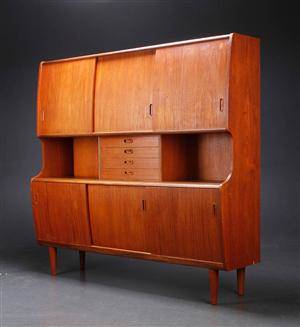 Skænk af teak, 1950erne, dansk møbelproducent