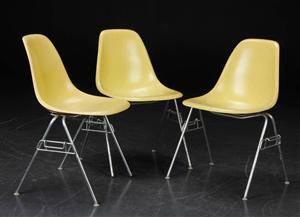 Charles Eames. Tre skalstole, glasfiber, model DSS 3