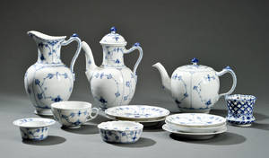 Kgl. Porcelænsfabrik. Service, Musselmalet. 12