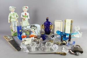 Diverse figuriner och parfymer mm