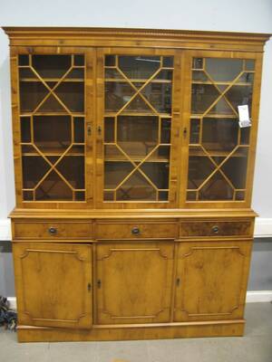 Vitrinskåp, Idegran