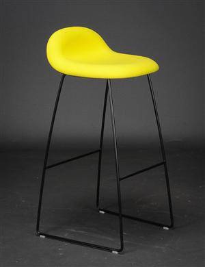 Gubi Chairs. Barstol 