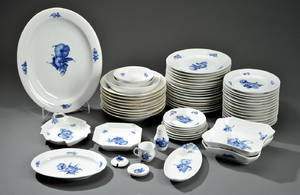 Kgl. Porcelæn. Blå Blomst spise- og kaffeservice. 58